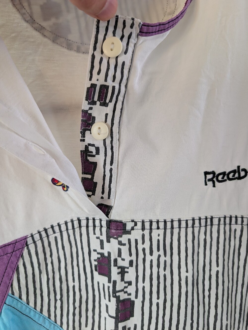 🔥80s/90s🔥- Reebok White Tee w/ Purple & Teal Geometric Accent, Tennis Vibe 🎾 - Picture 4 of 12